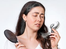 Winter Haircare Tips: 5 Effective Ways To Control Damaged And Frizzy Hair In Winter
