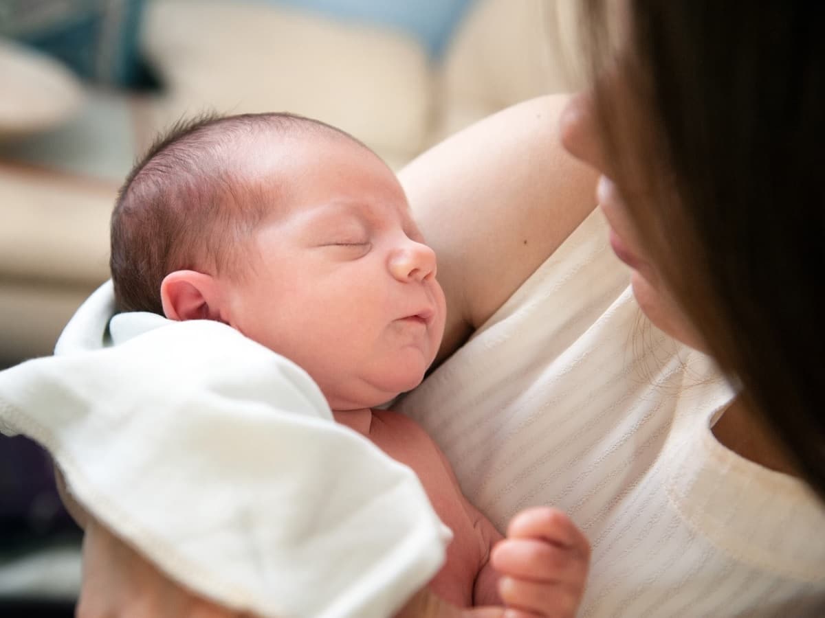 How Can Parents Deal With Childhood Separation Anxiety? - Vimarsana News