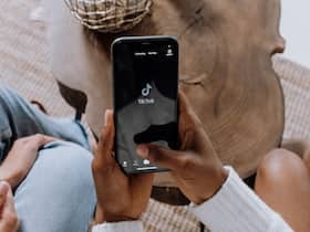 Trigger Finger: Know The Symptoms Of This Condition Caused By Excessive Smart Phone Use