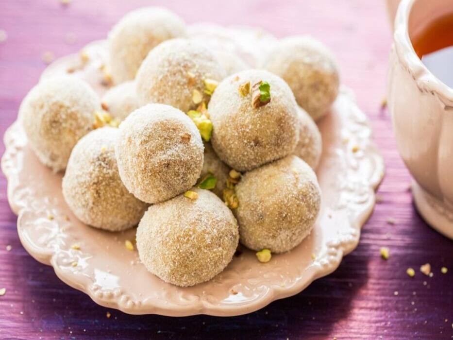 दिवाली में ब्लड शुगर और मोटापे से अब नहीं लगेगा डर, जमकर खाएं मिठाई बस मानें ये 3 एक्सपर्ट टिप्स