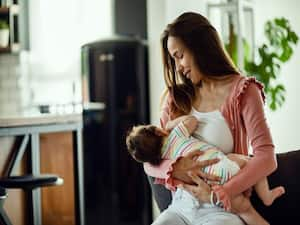 How to express breast milk by hand