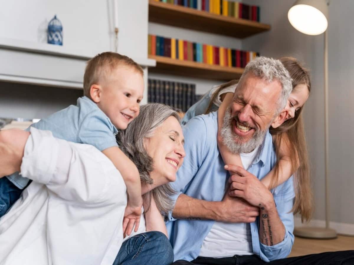 Visiting Family May Be Good For The Health Of Elderly, Study Finds - Vimarsana News