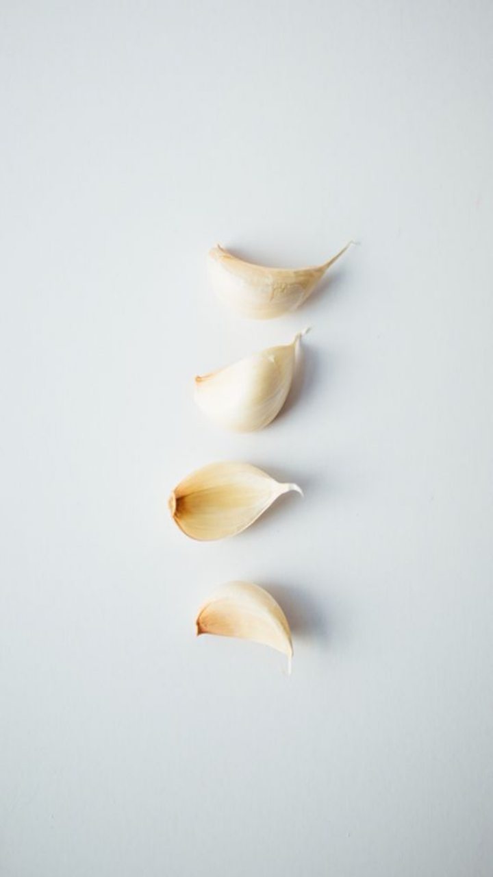 Benefits of Keeping Garlic Under the Pillow