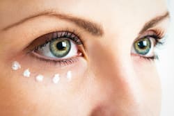 Tired Of Dark Circles? 4 Best Natural Solutions For Your Eyes