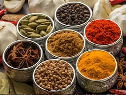 गैस और कब्ज से छुटकारा दिला सकते हैं रसोई में रखे ये मसाले, जानिए इस्तेमाल का तरीका