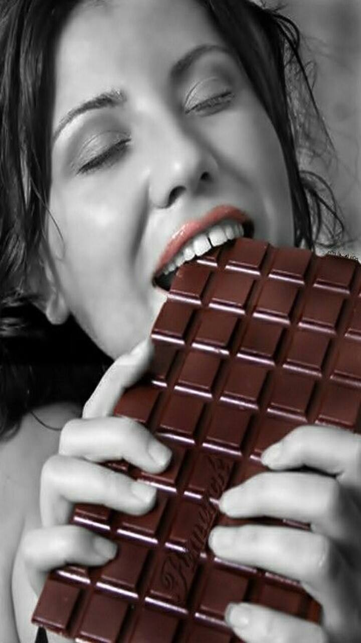 Can't Resist Chocolate? Here Are 8 Reasons Why - Vimarsana News