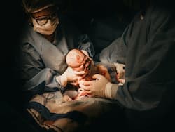गर्भाशय में धंस गया था प्लेसेंटा, मां-बच्चे की खतरे में थी जान,मेडिकल टीम ने ऐसे पूरी की सर्जरी, पढ़ें डिटेल्स
