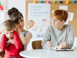 पेरेंट्स की इन 6 गलतियों के कारण उन्हें इग्नोर करने लगता है बच्चा, क्या आपका बच्चा भी बन रहा है Ignorant