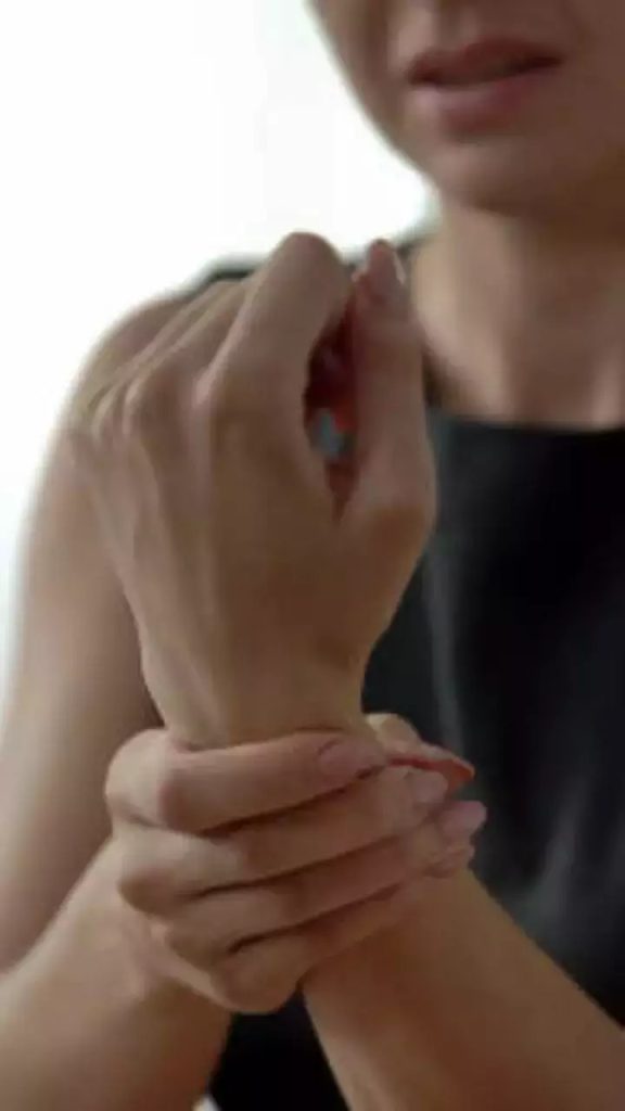 गठिया की बीमारी में ना खाएं ये 5 फूड, बढ़ जाएगी तकलीफ और दर्द