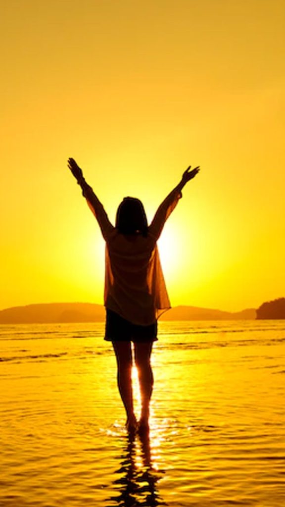 Sunbathing Benefits For Health: सर्दियों में सनबाथ लेने के 5 तगड़े फायदे