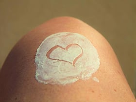Your Guide To Glowing Skin Amidst Air Pollution: 6 Tips To Follow