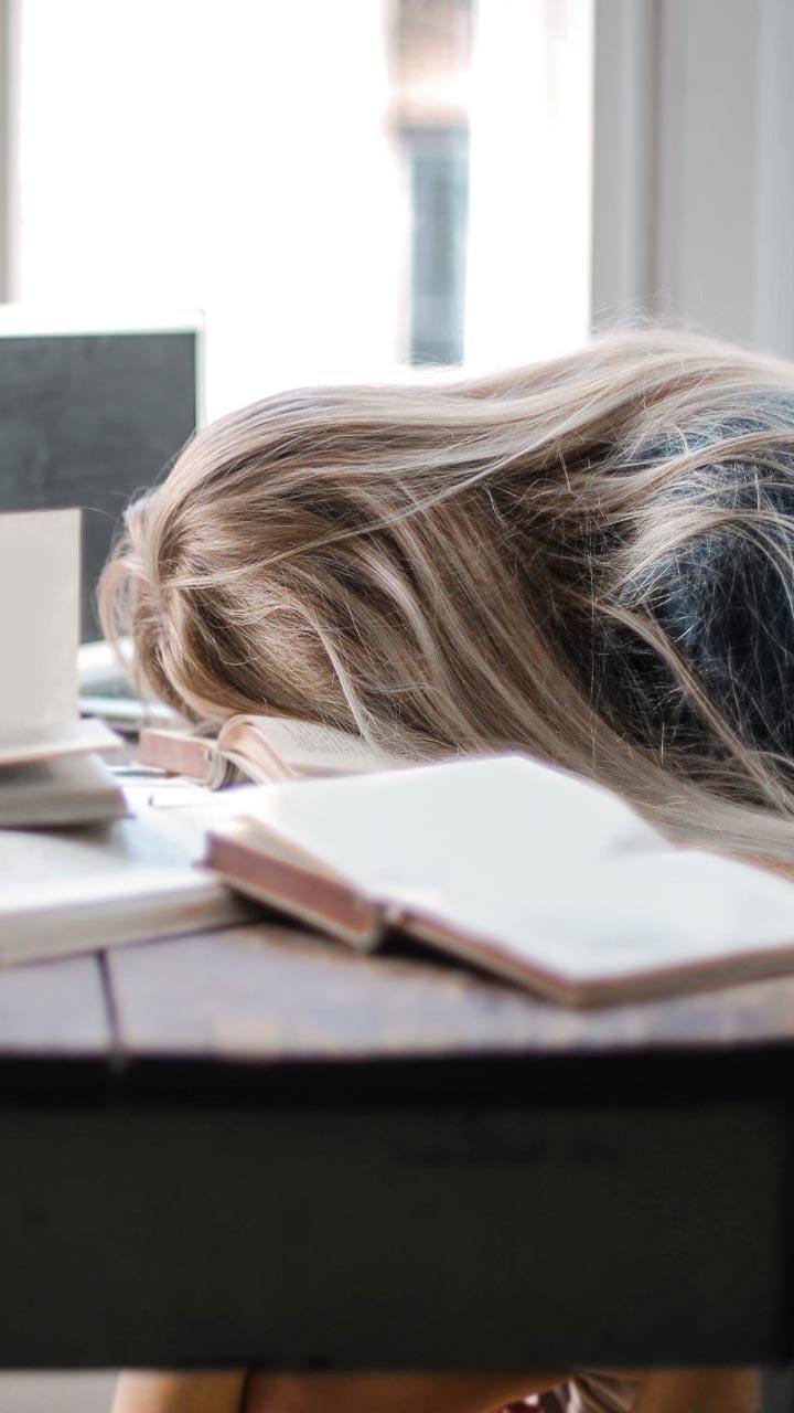 7 Signs You Are Sleeping Too Less