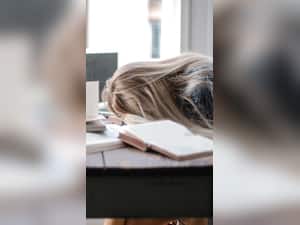 7 Signs You Are Sleeping Too Less