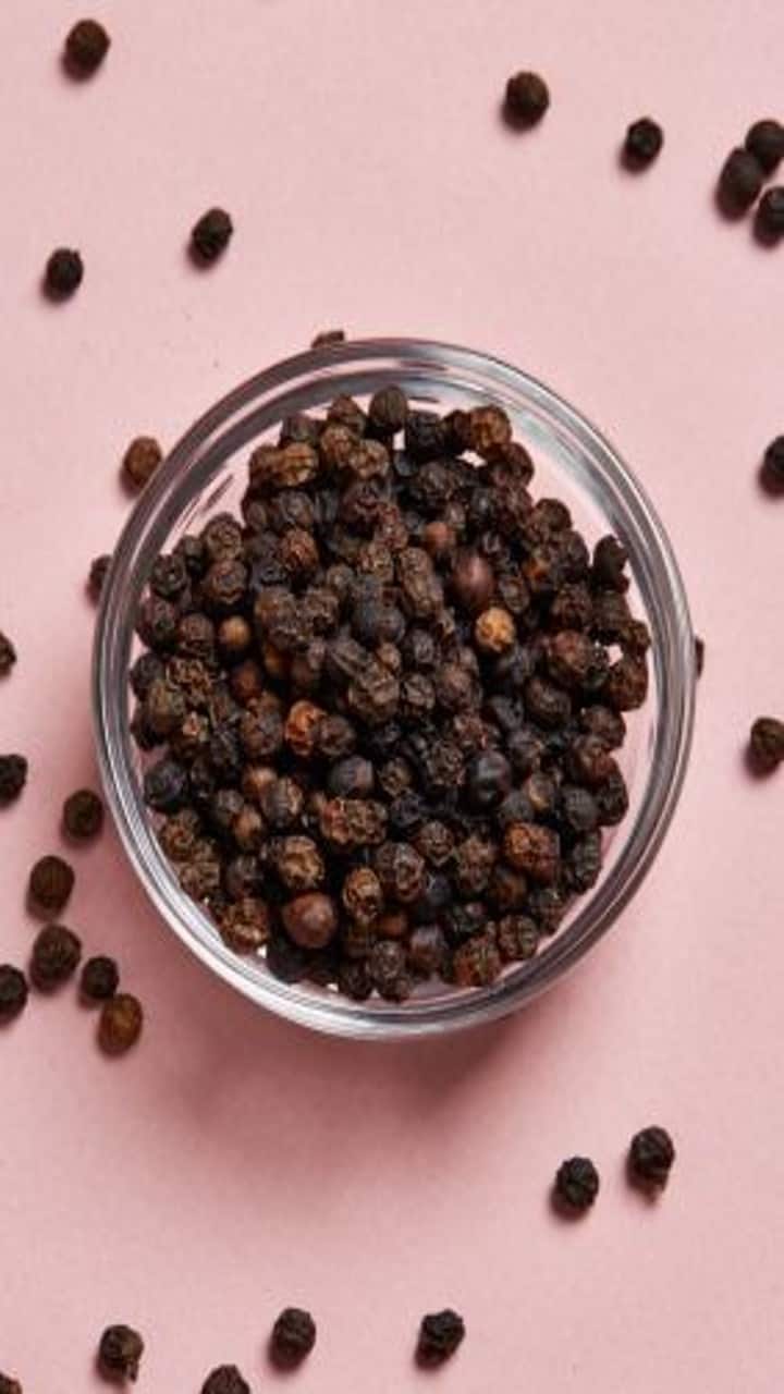 8 Reasons to Add Black Pepper to Your Winter Diet
