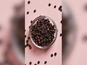 8 Reasons to Add Black Pepper to Your Winter Diet