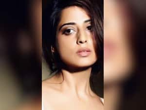 Mahie Gill Beauty Tips: What Keeps Dev D's Fame Skin Glowing at 48?