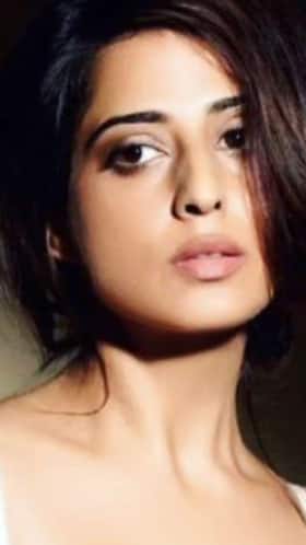 Mahie Gill Beauty Tips: What Keeps Dev D's Fame Skin Glowing at 48?