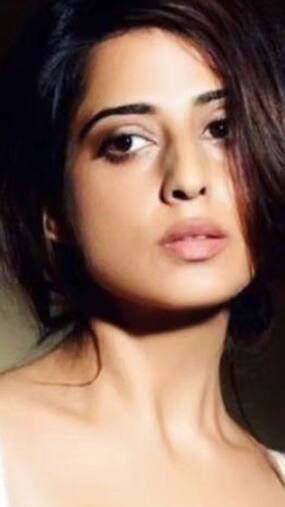 Mahie Gill Beauty Tips: What Keeps Dev D's Fame Skin Glowing at 48?
