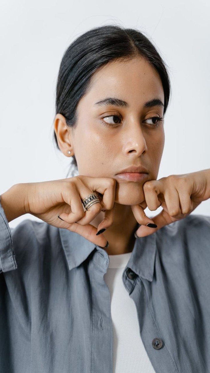 8 Benefits of Massaging Coconut Oil on Your Face
