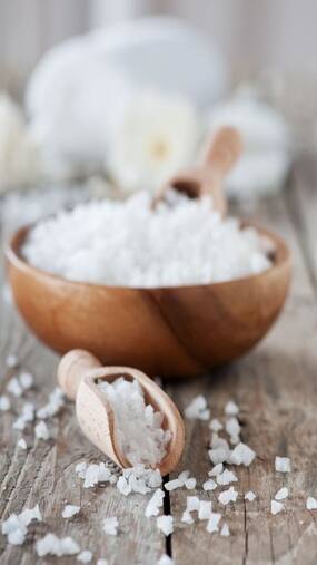 8 Effective Ways of Using Camphor for Healthy And Shiny Hair