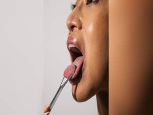 Oral Hygiene: 7 Benefits Of Tongue Scraping