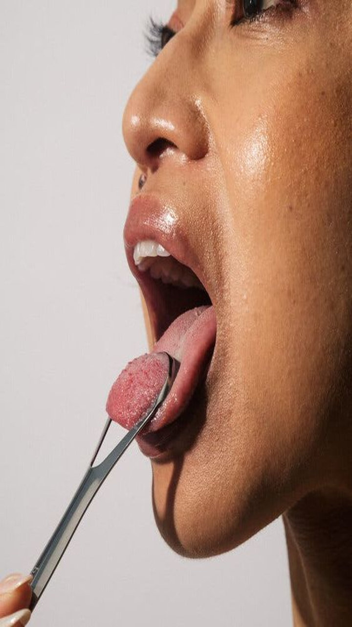 Oral Hygiene: 7 Benefits Of Tongue Scraping