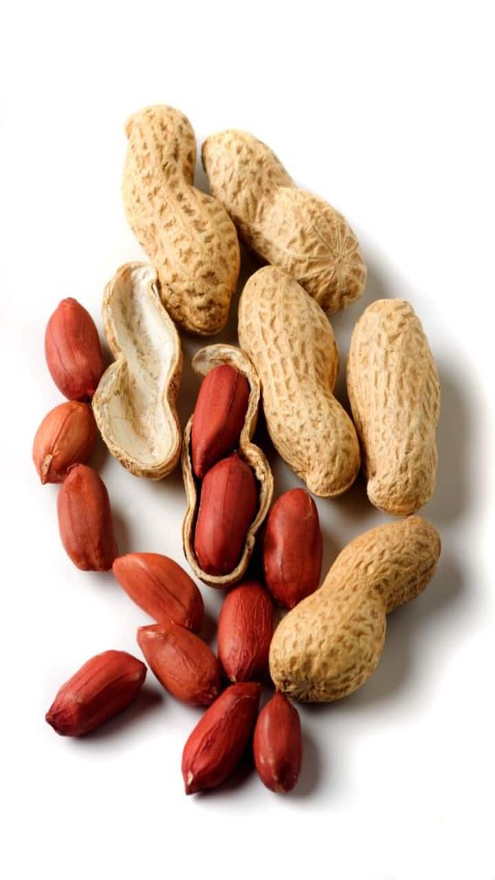 Benefits of Eating Peanuts During Winter