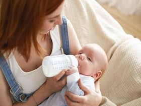 Here's Why New Mothers Should Avoid The Temptation To Bottle-Feed Here's Why New Mothers Should Avoid The Temptation To Bottle-Feed