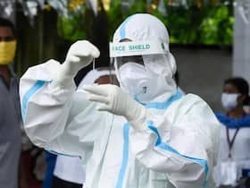 Noida Man Tests Positive For COVID-19, Ghaziabad Reports 3 New Cases: Check Five Common Symptoms of JN.1 Variant Noida Man Tests Positive For COVID-19, Ghaziabad Reports 3 New Cases: Check Five Common Symptoms of JN.1 Variant