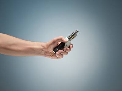 difference between vape and cigarette Vaper's tongue: what are the symptoms of this vaping side effect? main image 0