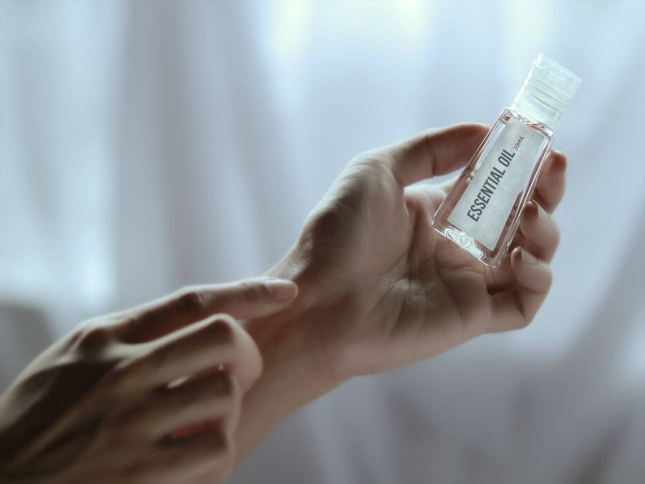Facial Oil For Men: 5 Best Oils To Beat The Dry Winter Season