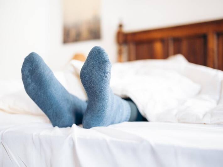 In What Way Does Sleeping With Socks Benefit Your Body In Winter?