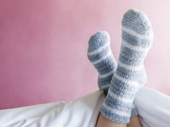 In What Way Does Sleeping With Socks Benefit Your Body In Winter