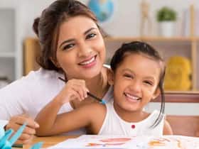 स्कूल जाने वाले बच्चों को सिखाएं ये सोशल स्किल्स, जिंदगी में बनेंगे सबके फेवरेट