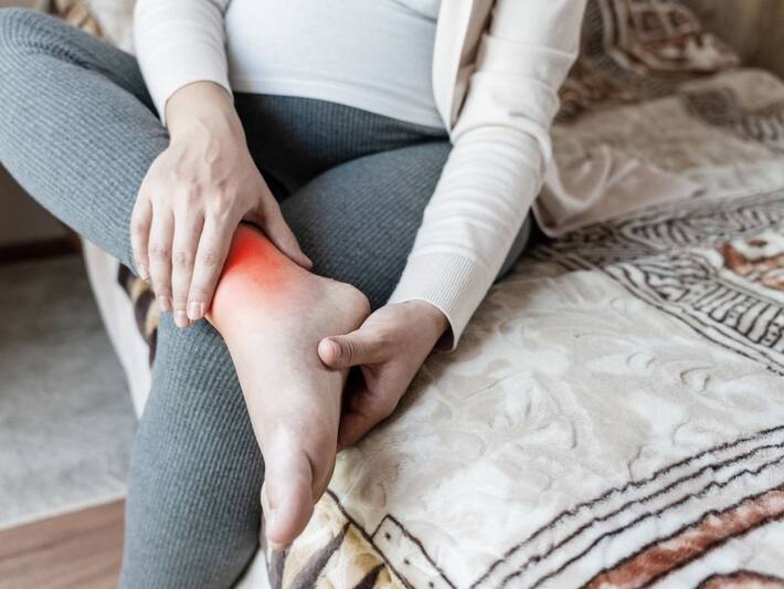 5 High Cholesterol Symptoms That May Appear On Your Feet And Legs At