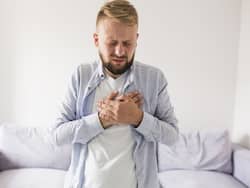 शरीर के इन 5 हिस्सों में होने लगे दर्द तो सावधान, हार्ट अटैक का हो सकता है संकेत जिसे कर रहे आप इग्नोर