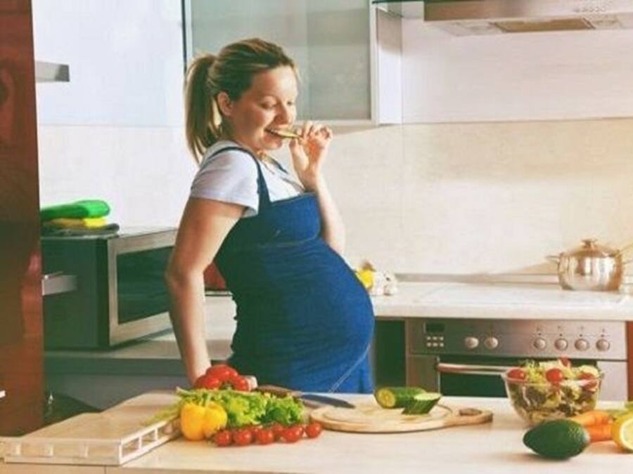 Tip for Lactating Moms: Add These 10 Natural Foods Your Diet To ...