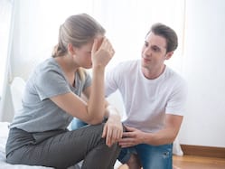 पार्टनर को बात-बात पर आता है गुस्सा, तो इन टिप्स से रखें उनके माइंड को कूल