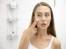 शहनाज हुसैन से जानिए चेहरे को मॉइस्चराइज रखने के 10 उपाय