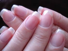 लंबे नाखूनों को साफ करने में आ रही है समस्या, इन तरीकों से करें अपने Nails Clean