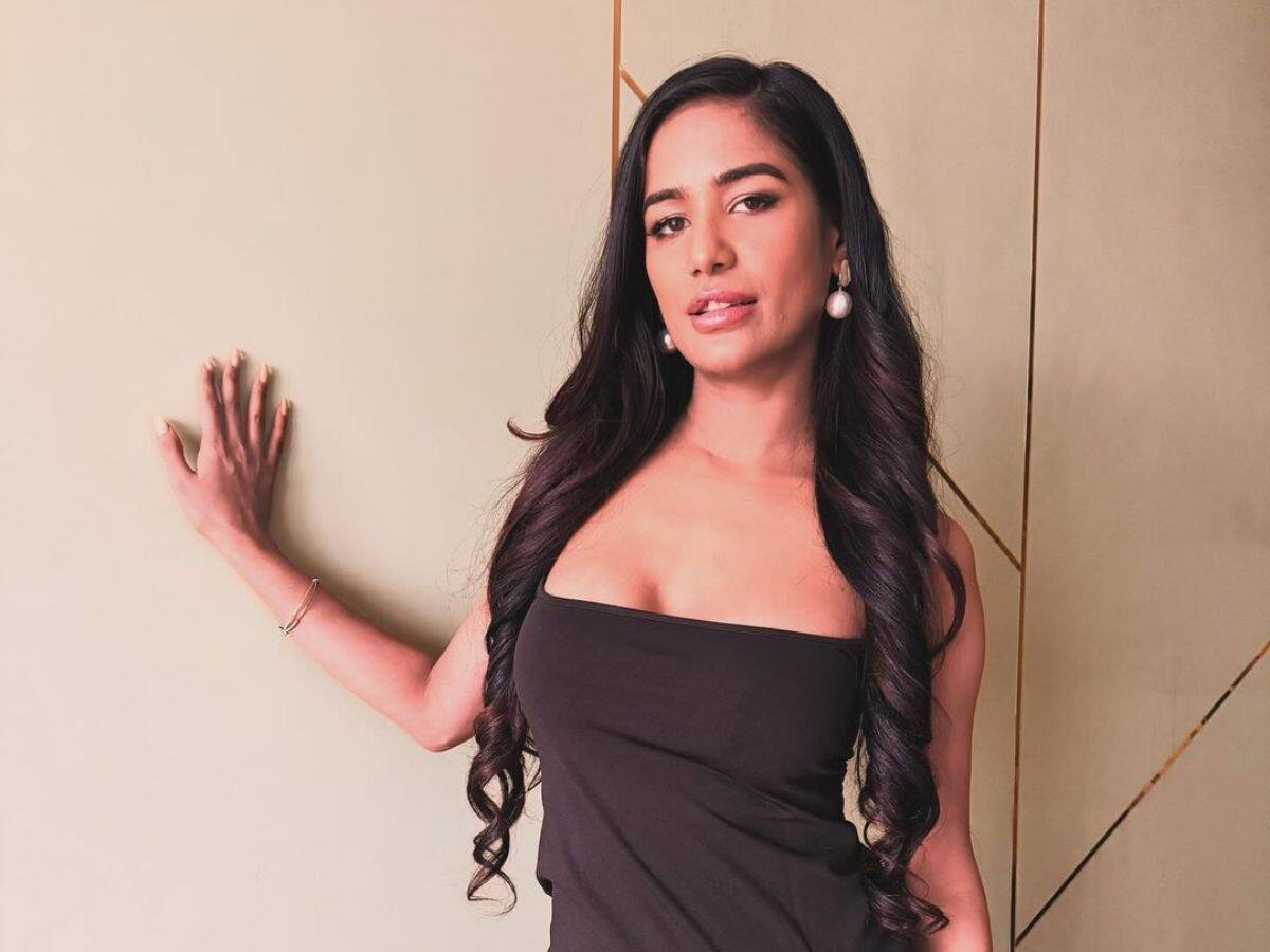 Bollywood Actor Poonam Pandey Dies of Cervical Cancer At 32: Look Out For These Top 7 Warning Signs of Cancer In Women - Vimarsana News