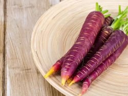 केसरिया ही नहीं काली और बैंगनी गाजर भी है बाजार में आसानी से उपलब्ध, जानें इन रंग-बिरंगी गाजरों के स्वास्थ्य लाभ