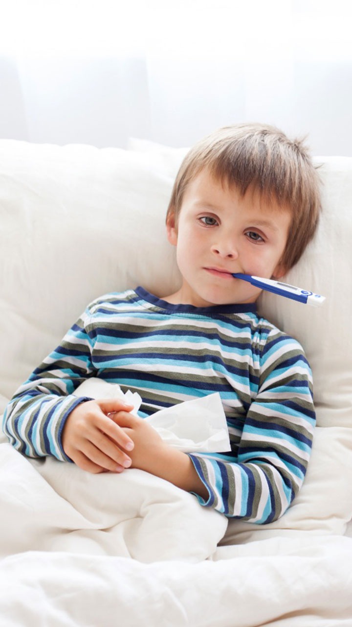 рдЫреЛрдЯреЗ рдмрдЪреНрдЪреЛрдВ рдореЗрдВ рдмрджрд▓рддреЗ рдореМрд╕рдо рдХреА рдмреАрдорд╛рд░реА рдХреЗ 8 рд▓рдХреНрд╖рдг