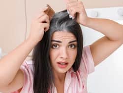 बिना डाय काले करने हैं अपने सफेद बाल तो नारियल तेल में मिलाएं ये 1 चीज, किसी को पता नही चलेगा कि आपने किया है हेयर कलर