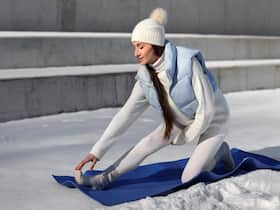 Winter Warm Up Routine: 4 Simple Stretches You Must Always Practice Before Starting An Intense Workout Winter Warm Up Routine: 4 Simple Stretches You Must Always Practice Before Starting An Intense Workout