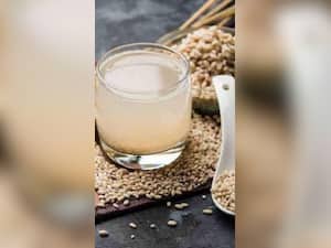 जौ का पानी पीने के 8 फायदे