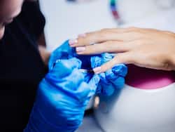 US Woman Alleges Acrylic Manicure Gave Her Herpes: Know More About The Condition