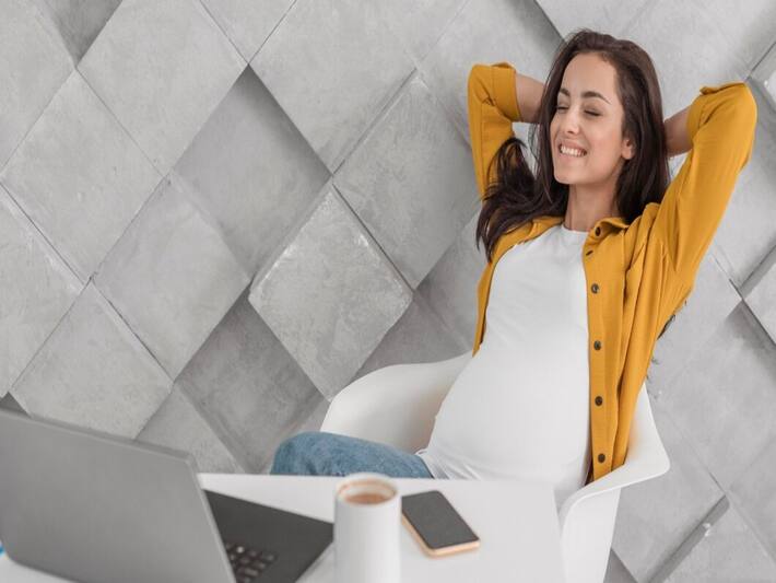 Working During Pregnancy: 6 Ways To Make The Period Less Stressful ...