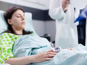 World Tuberculosis Day: क्या छूने से फैल सकती है टीबी की बीमारी? जाने TB से जुड़े इस मिथक का सच World Tuberculosis Day: क्या छूने से फैल सकती है टीबी की बीमारी? जाने TB से जुड़े इस मिथक का सच