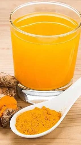 सुबह खाली पेट हल्दी का पानी पीने के 8 फायदे